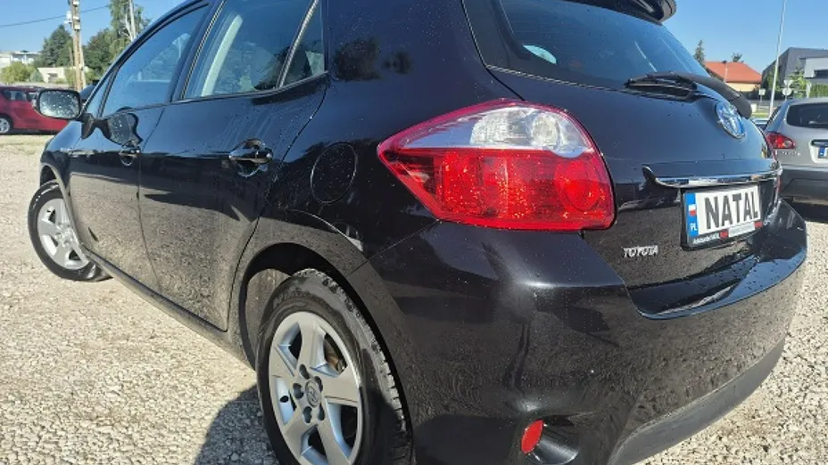 TOYOTA Auris -