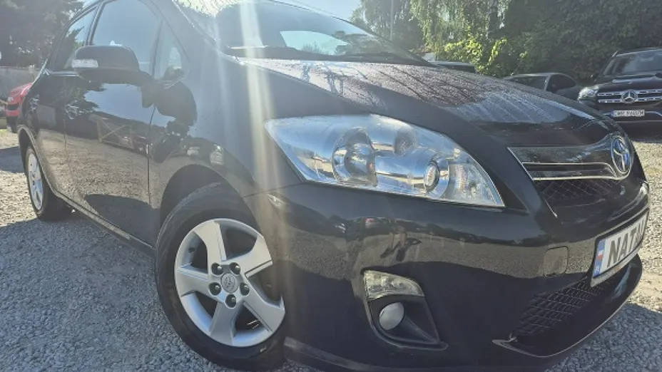TOYOTA Auris -