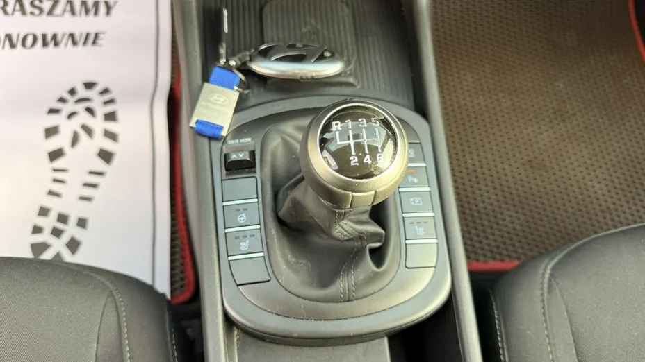 HYUNDAI Kona -