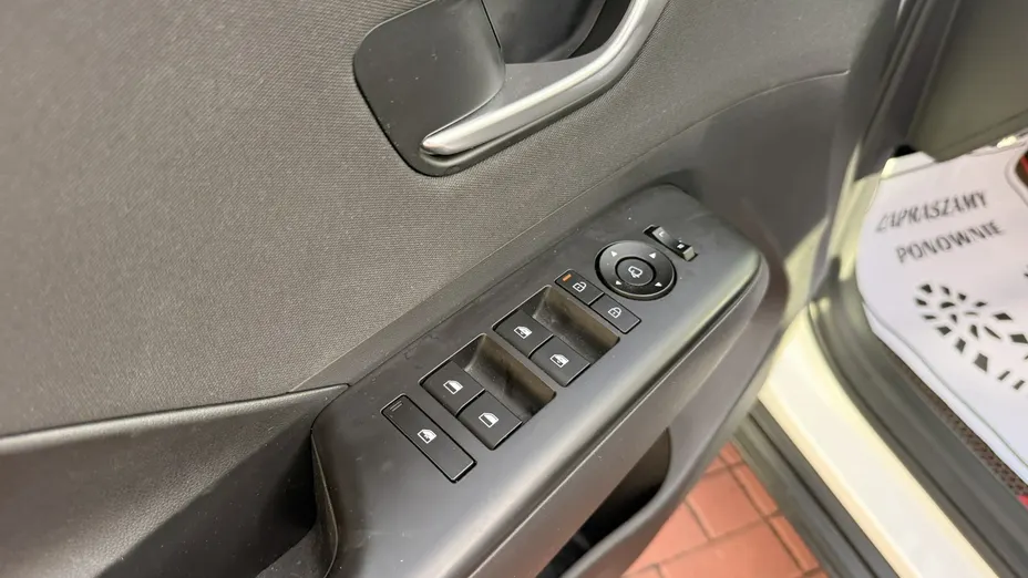 HYUNDAI Kona -