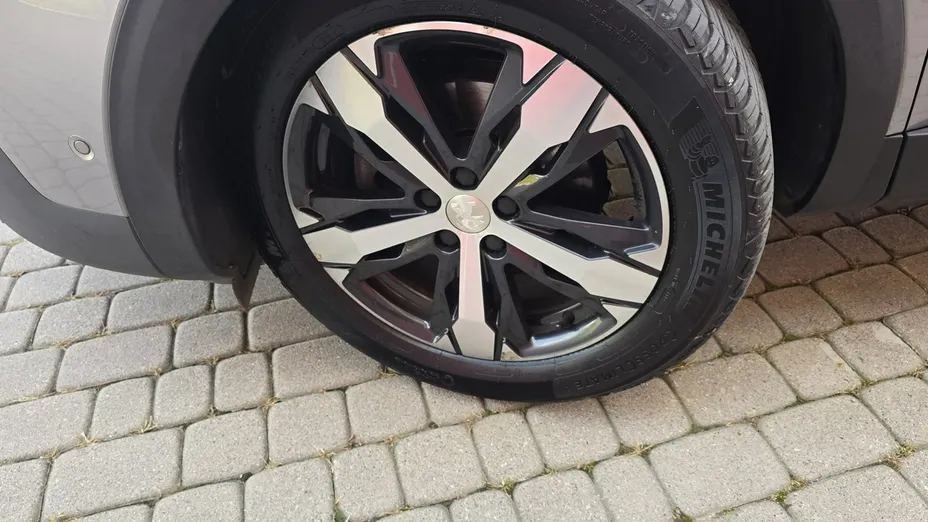 PEUGEOT 3008 -
