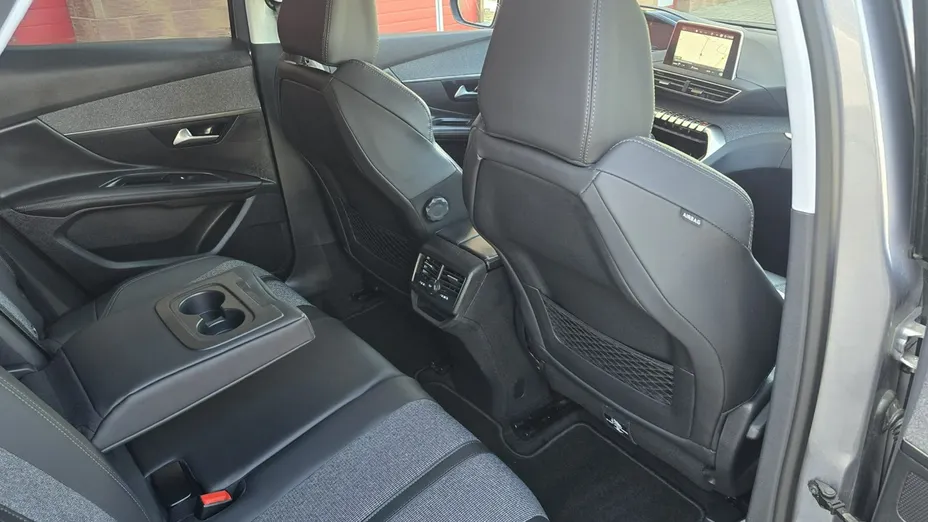 PEUGEOT 3008 -