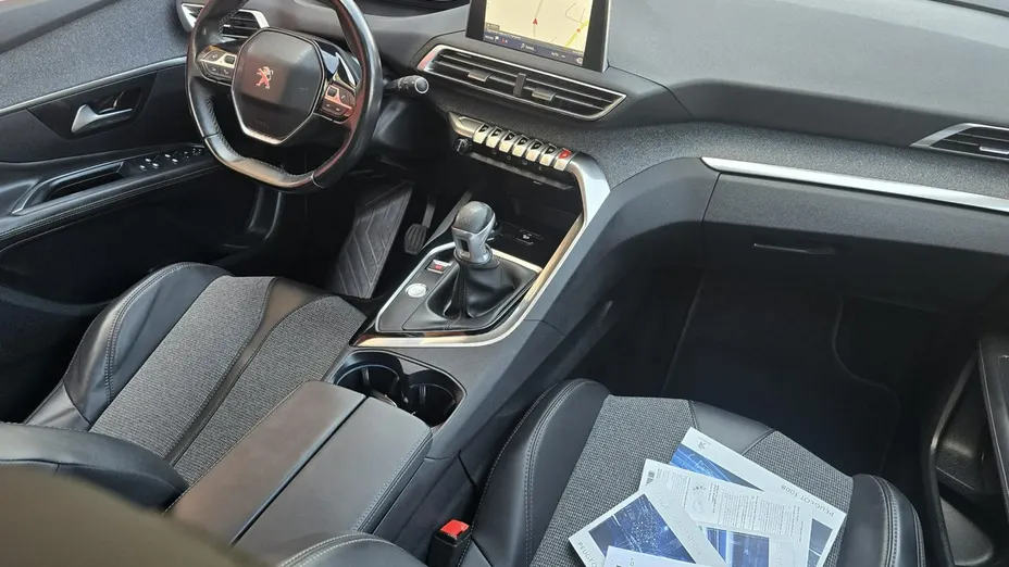 PEUGEOT 3008 -