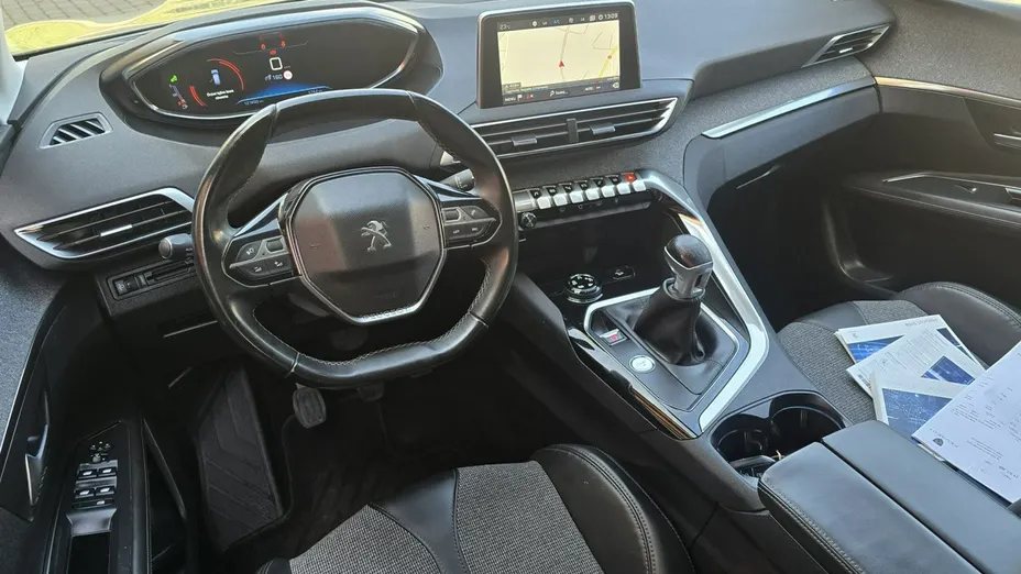 PEUGEOT 3008 -