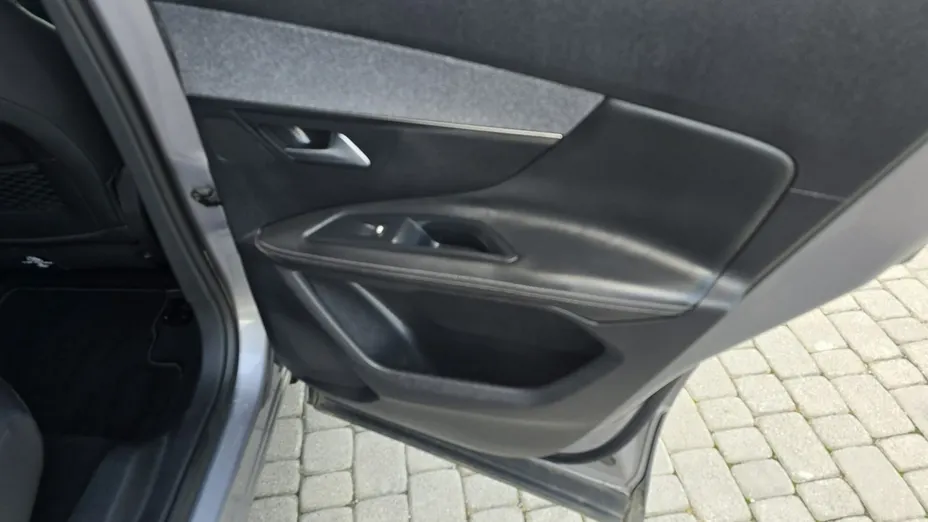 PEUGEOT 3008 -