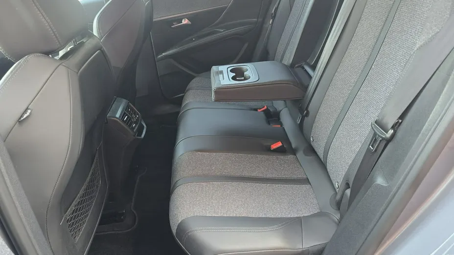 PEUGEOT 3008 -