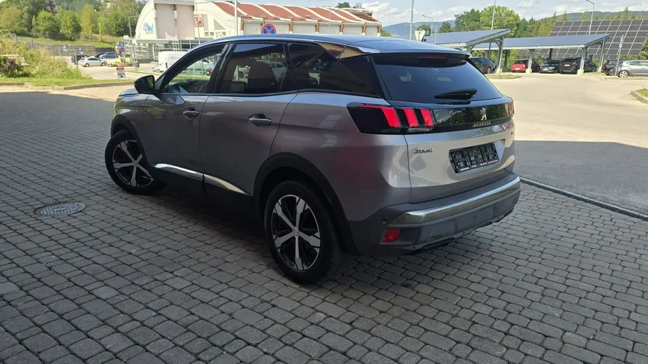 PEUGEOT 3008 -