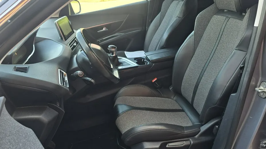 PEUGEOT 3008 -