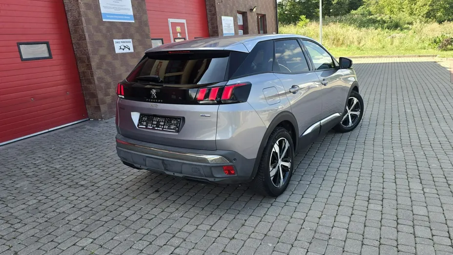 PEUGEOT 3008 -