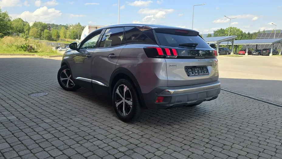 PEUGEOT 3008 -