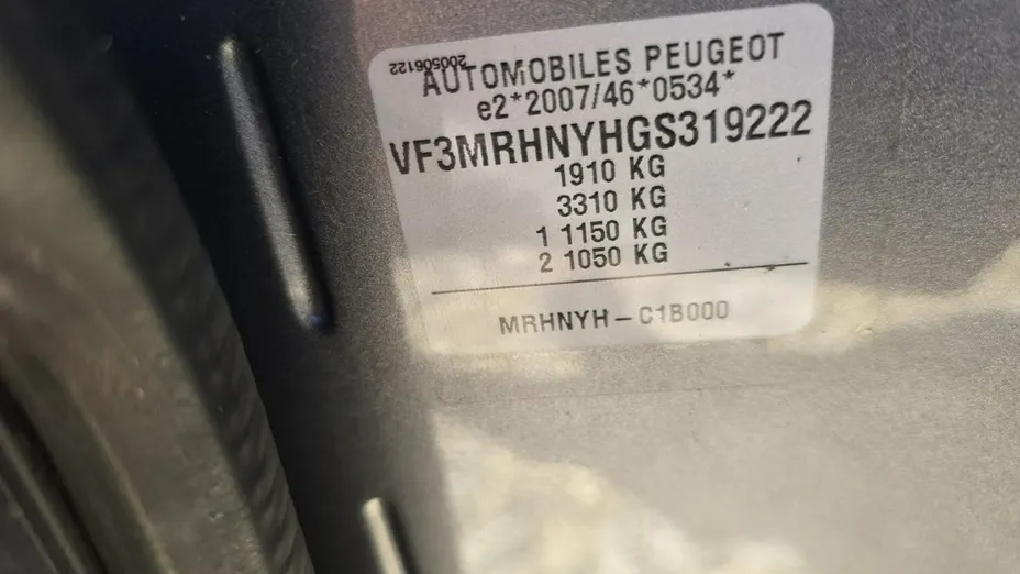 PEUGEOT 3008 -