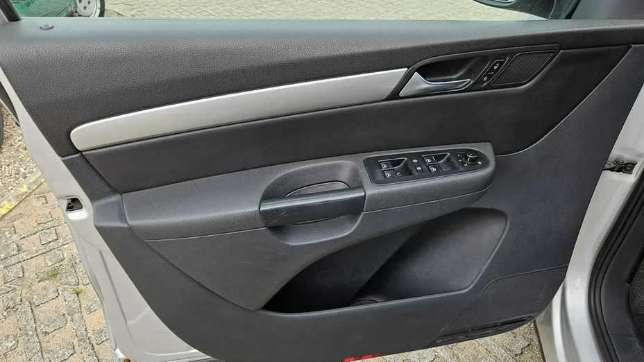 VOLKSWAGEN Sharan -