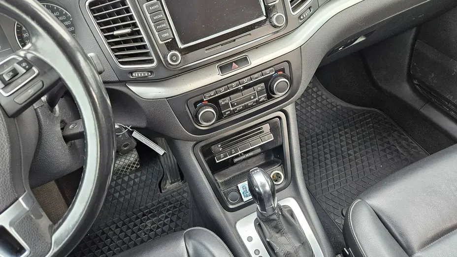 VOLKSWAGEN Sharan -