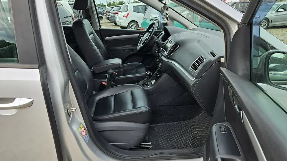 VOLKSWAGEN Sharan -