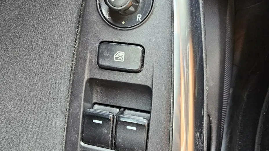MAZDA 6 -