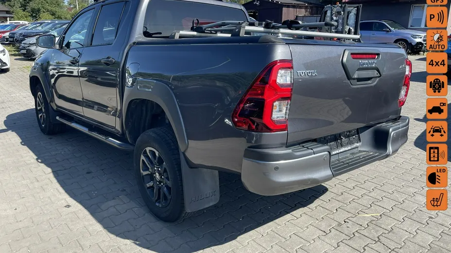 TOYOTA HiLux -