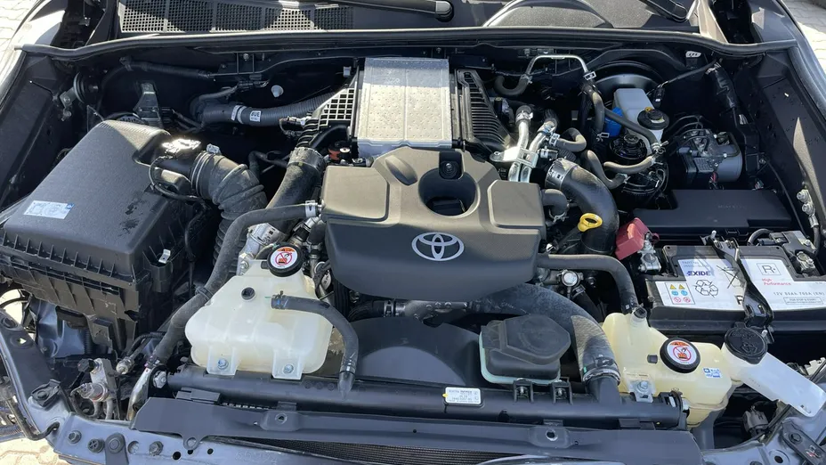 TOYOTA HiLux -