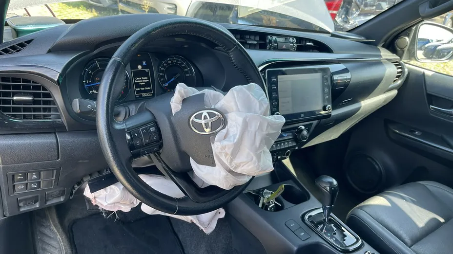 TOYOTA HiLux -