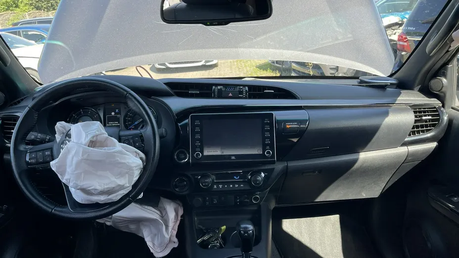 TOYOTA HiLux -