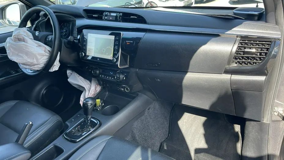 TOYOTA HiLux -