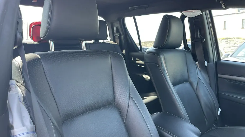 TOYOTA HiLux -