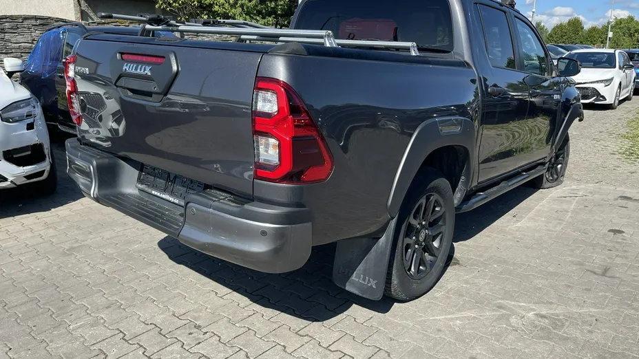 TOYOTA HiLux -