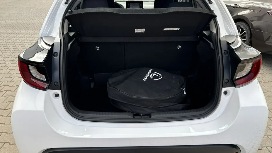 TOYOTA Yaris -