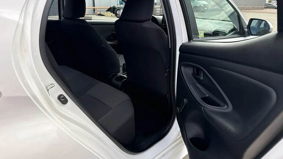 TOYOTA Yaris -