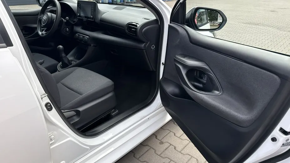 TOYOTA Yaris -