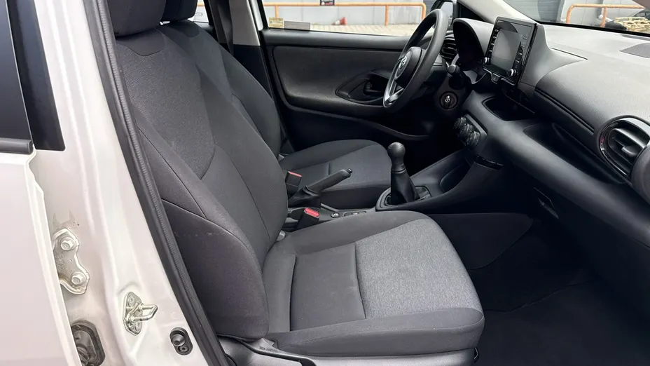 TOYOTA Yaris -