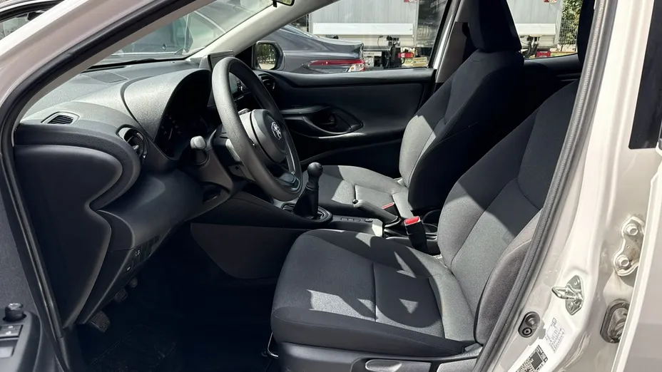 TOYOTA Yaris -