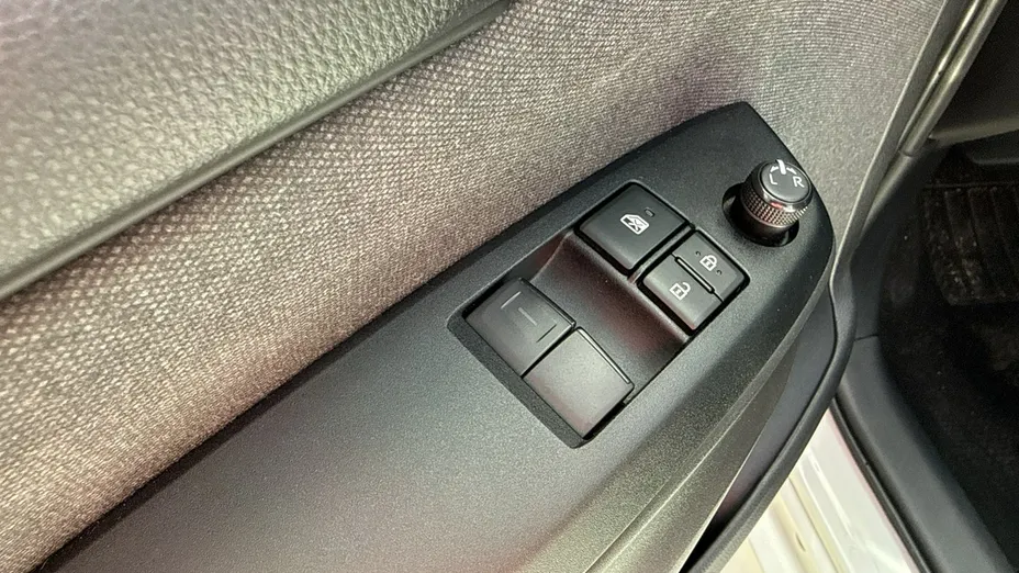 TOYOTA Yaris -