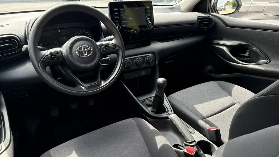 TOYOTA Yaris -