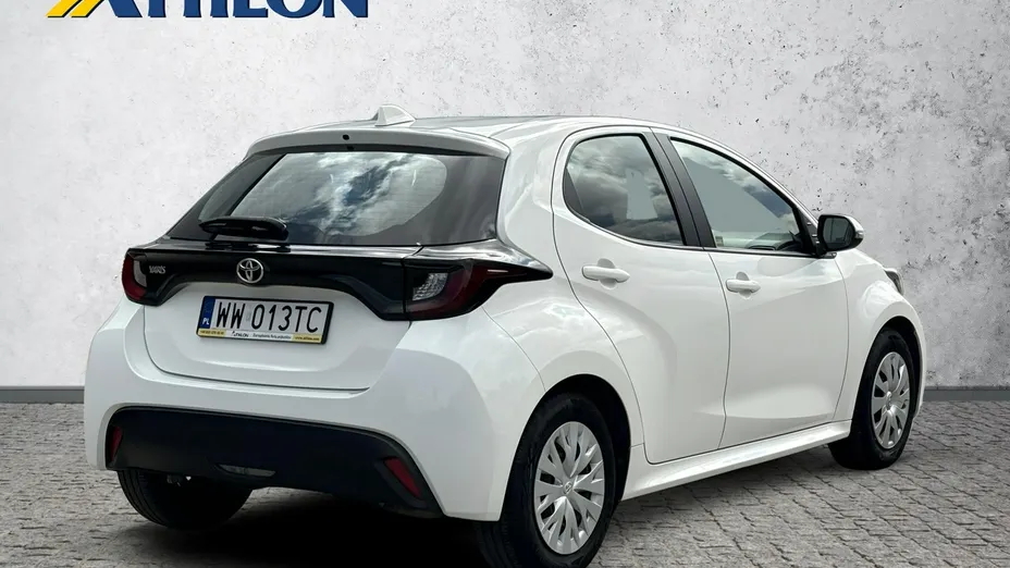 TOYOTA Yaris -
