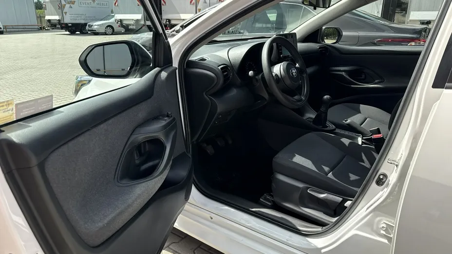 TOYOTA Yaris -