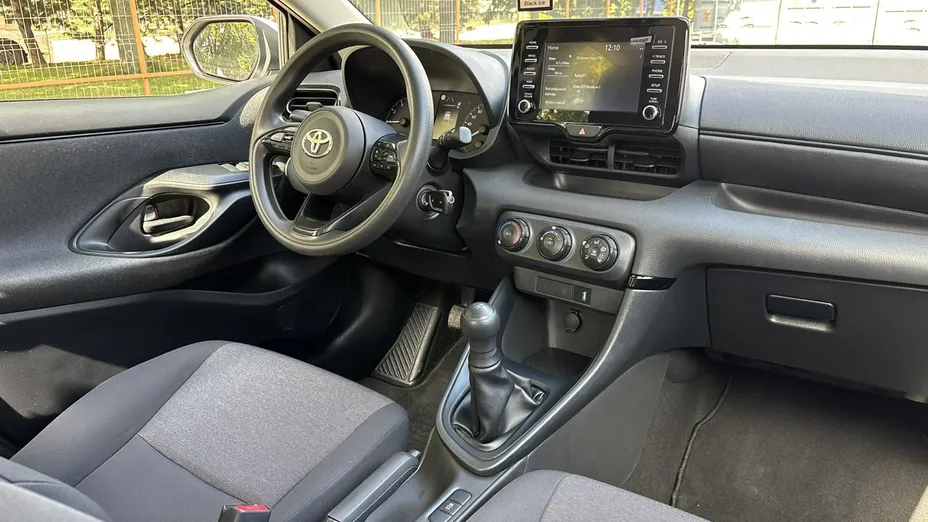 TOYOTA Yaris -