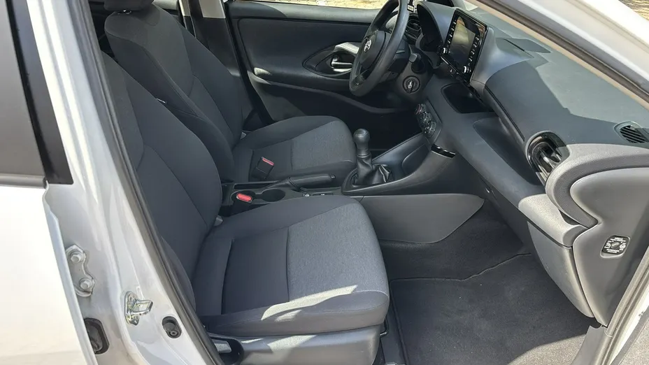 TOYOTA Yaris -