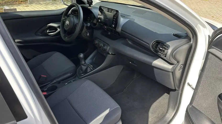 TOYOTA Yaris -