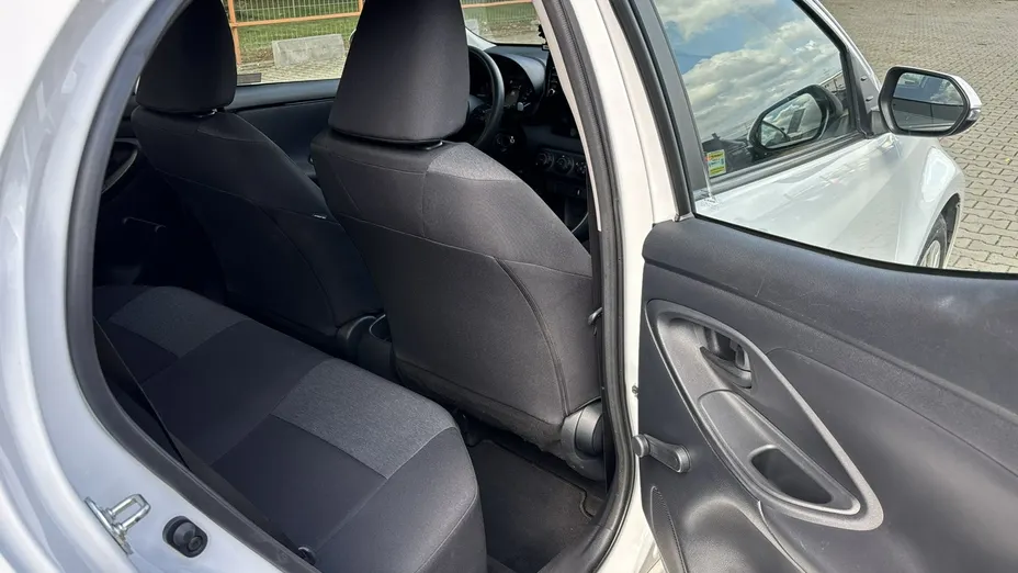 TOYOTA Yaris -