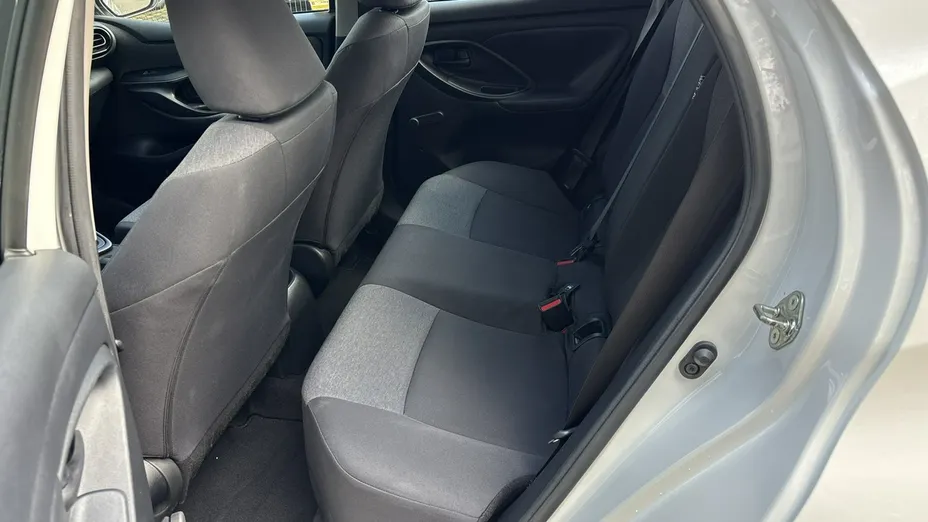 TOYOTA Yaris -