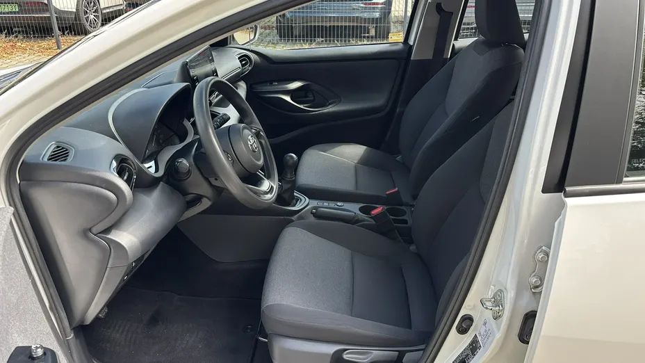 TOYOTA Yaris -