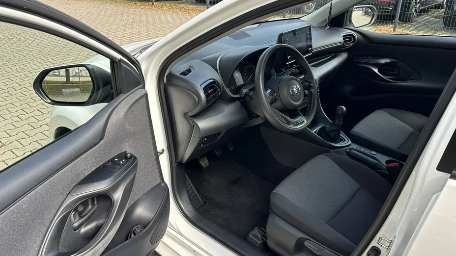TOYOTA Yaris -