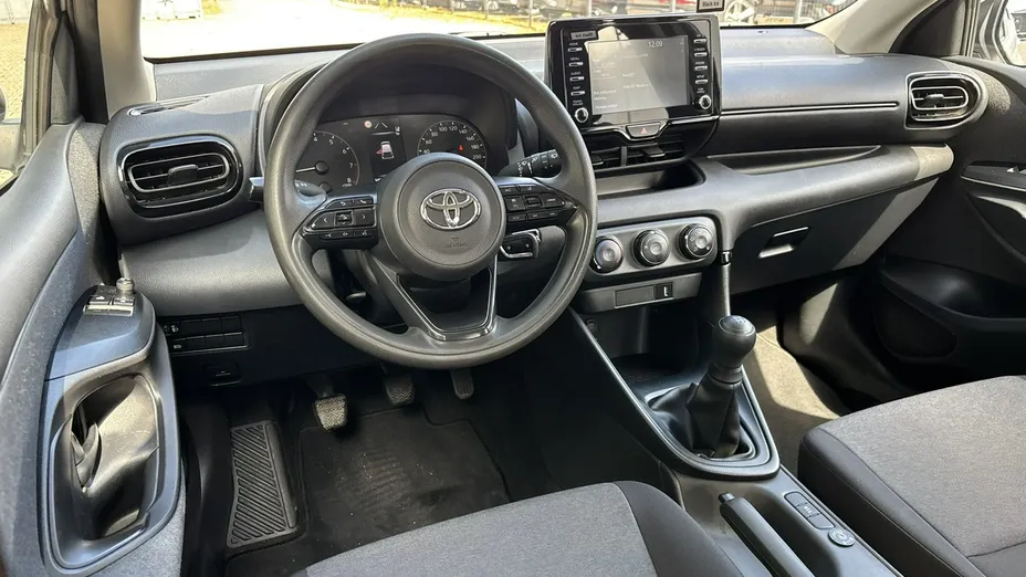 TOYOTA Yaris -