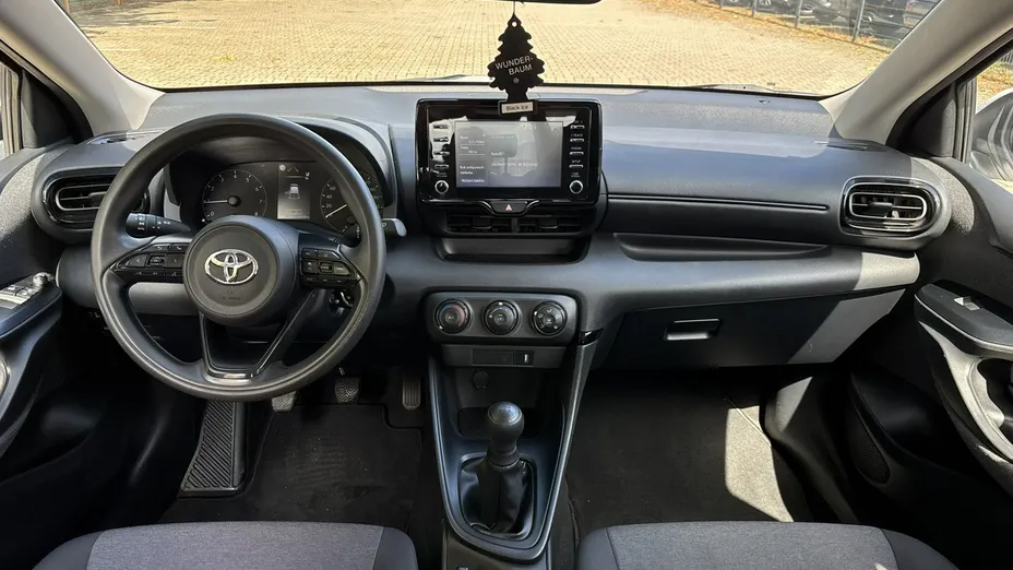 TOYOTA Yaris -