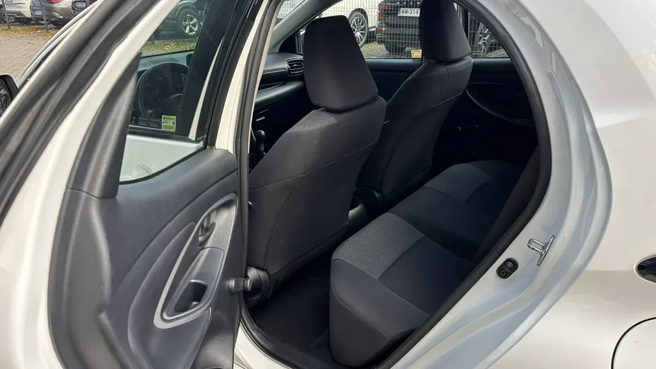 TOYOTA Yaris -