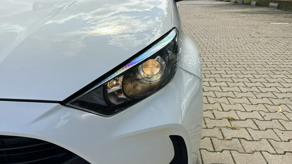 TOYOTA Yaris -