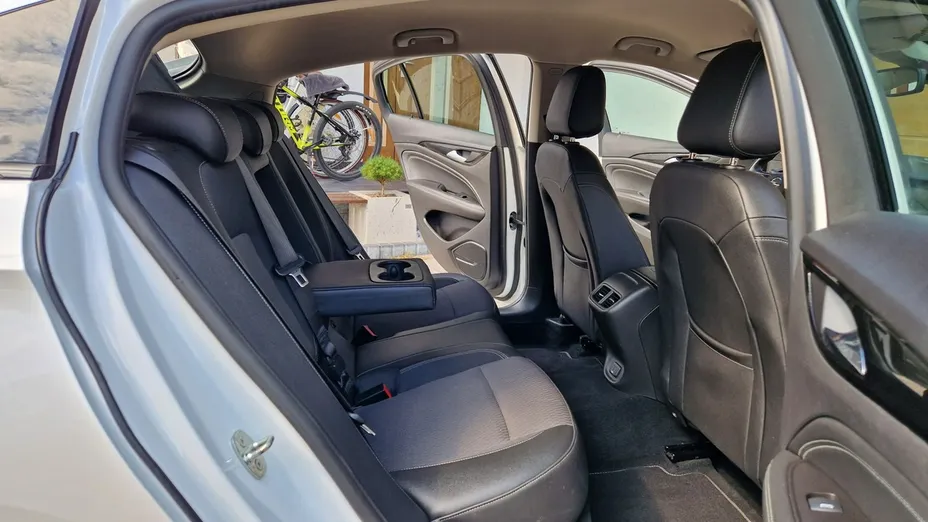 OPEL Insignia -