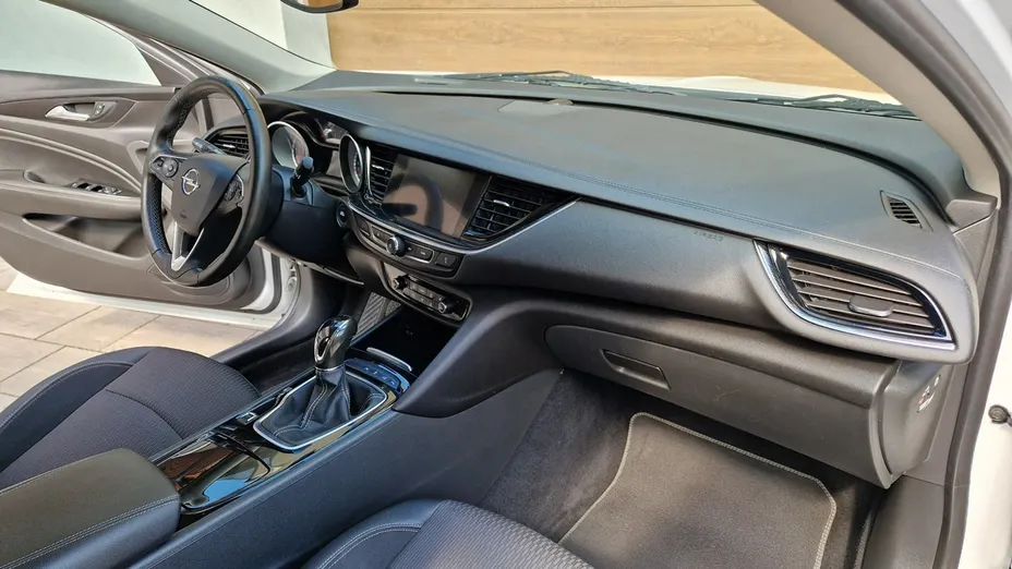 OPEL Insignia -