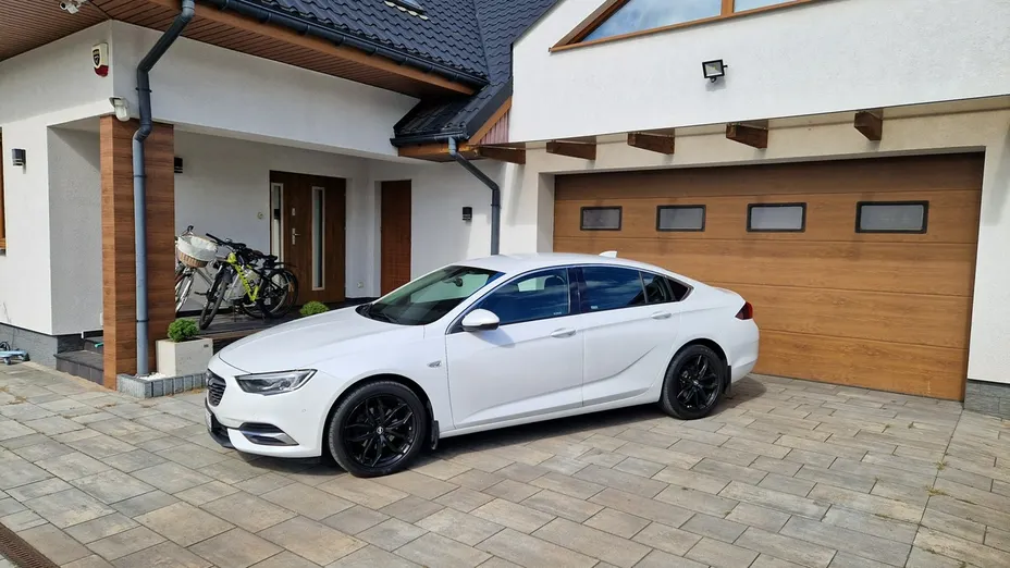 OPEL Insignia -