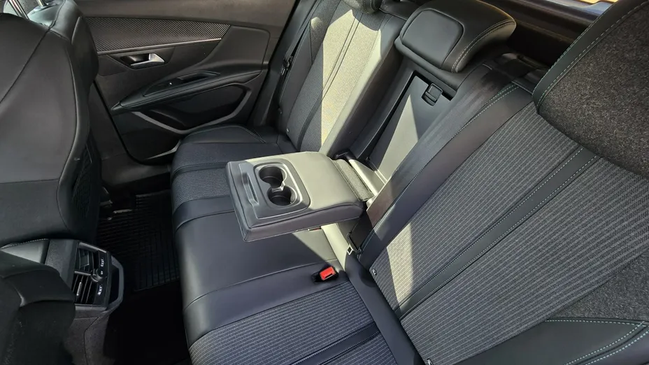 PEUGEOT 3008 -